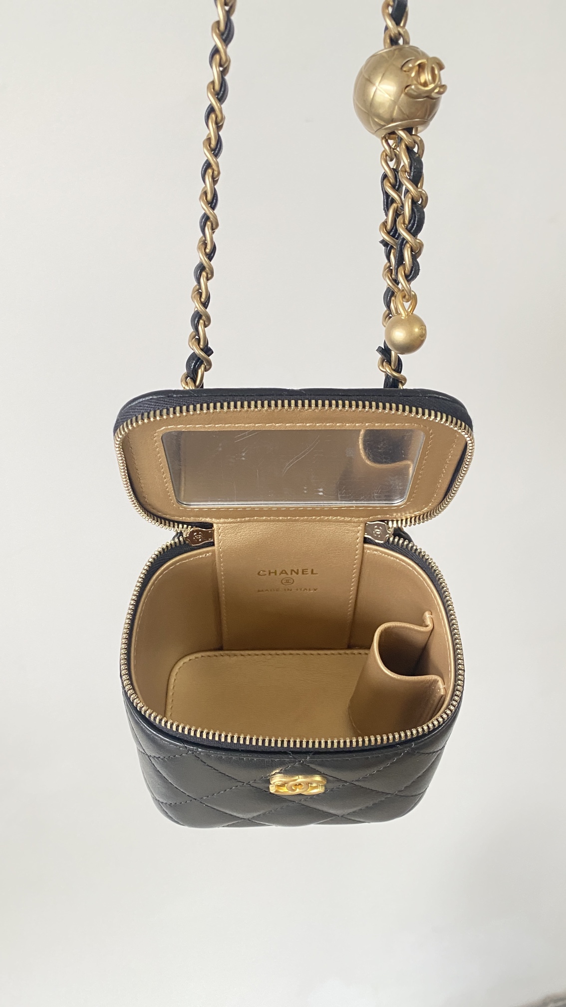 CHANEL – Runway CC Vanity
