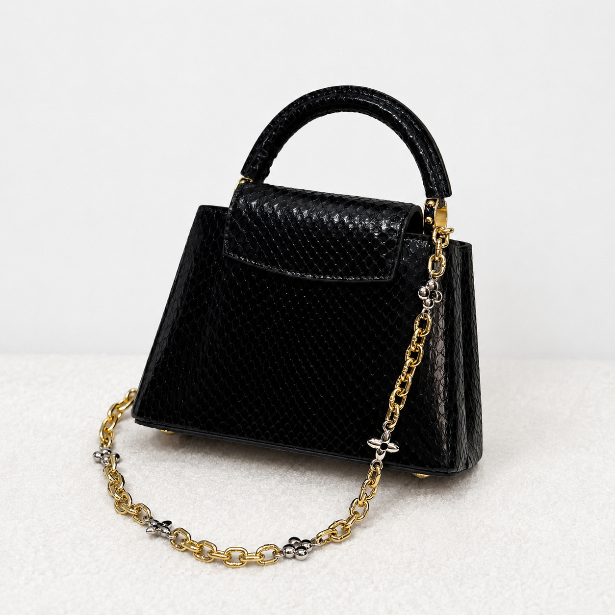 Louis Vuitton – Capucine