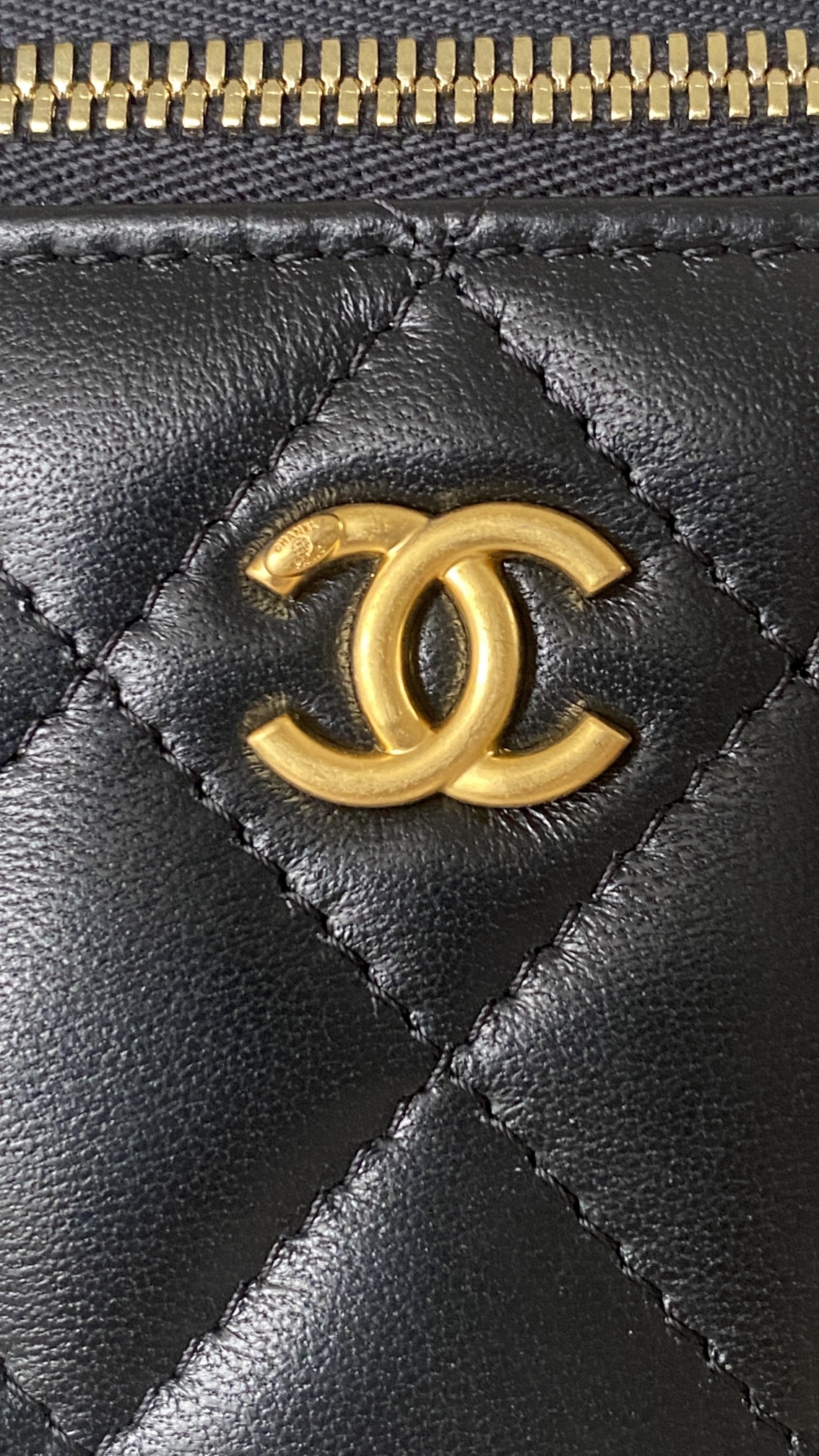 CHANEL – Runway CC Vanity