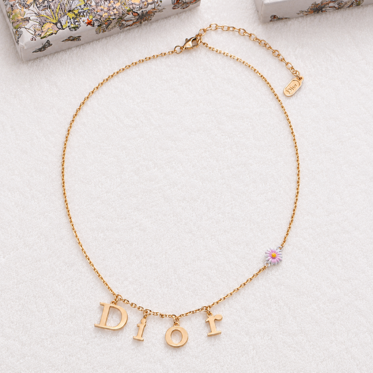 Dior - Daisy Necklace