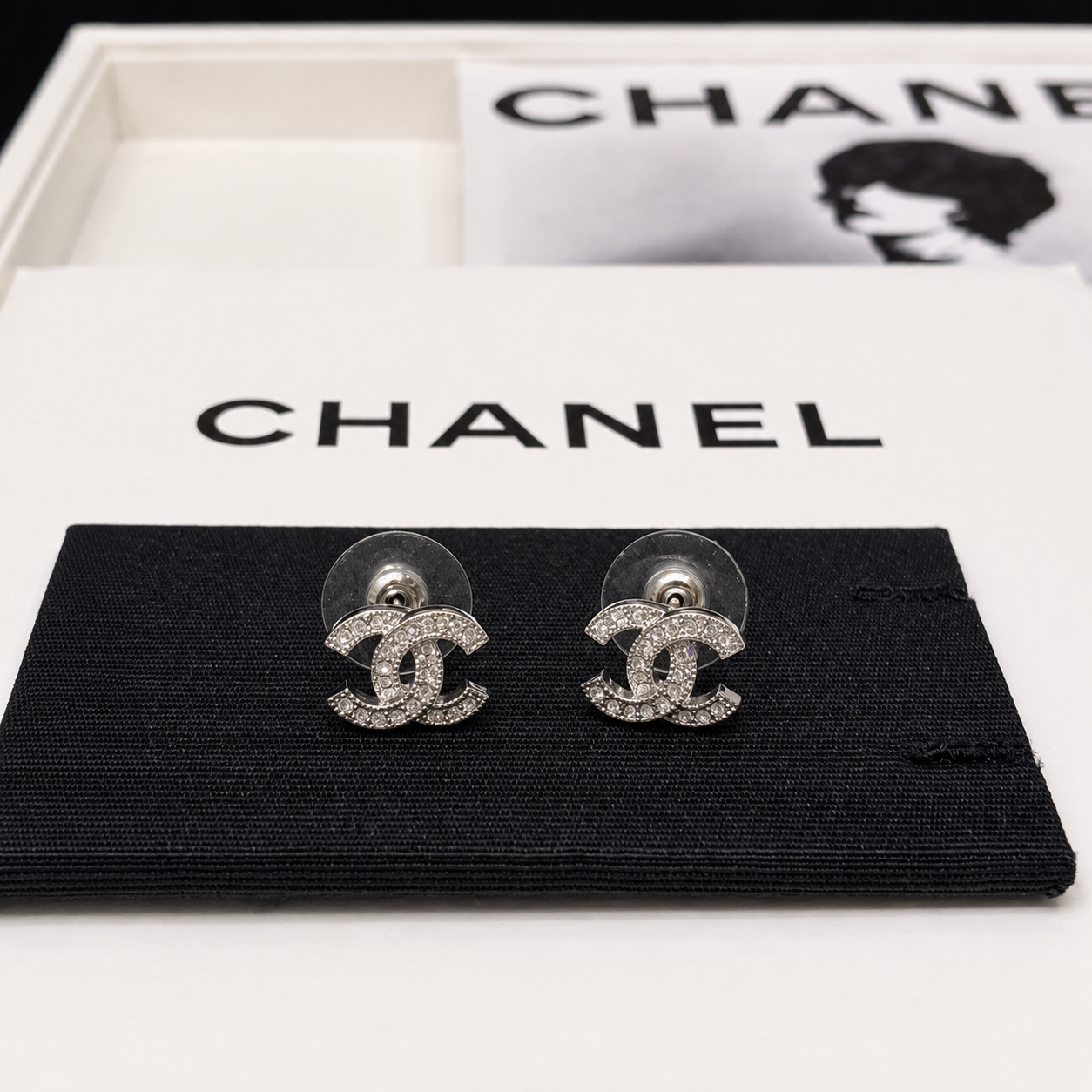Chanel – Silver Diamond Double C Earrings