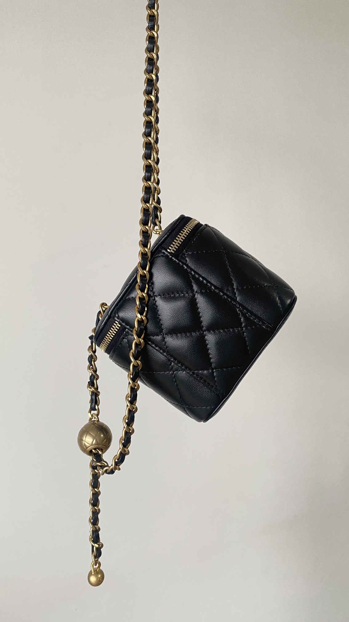 CHANEL – Runway CC Vanity