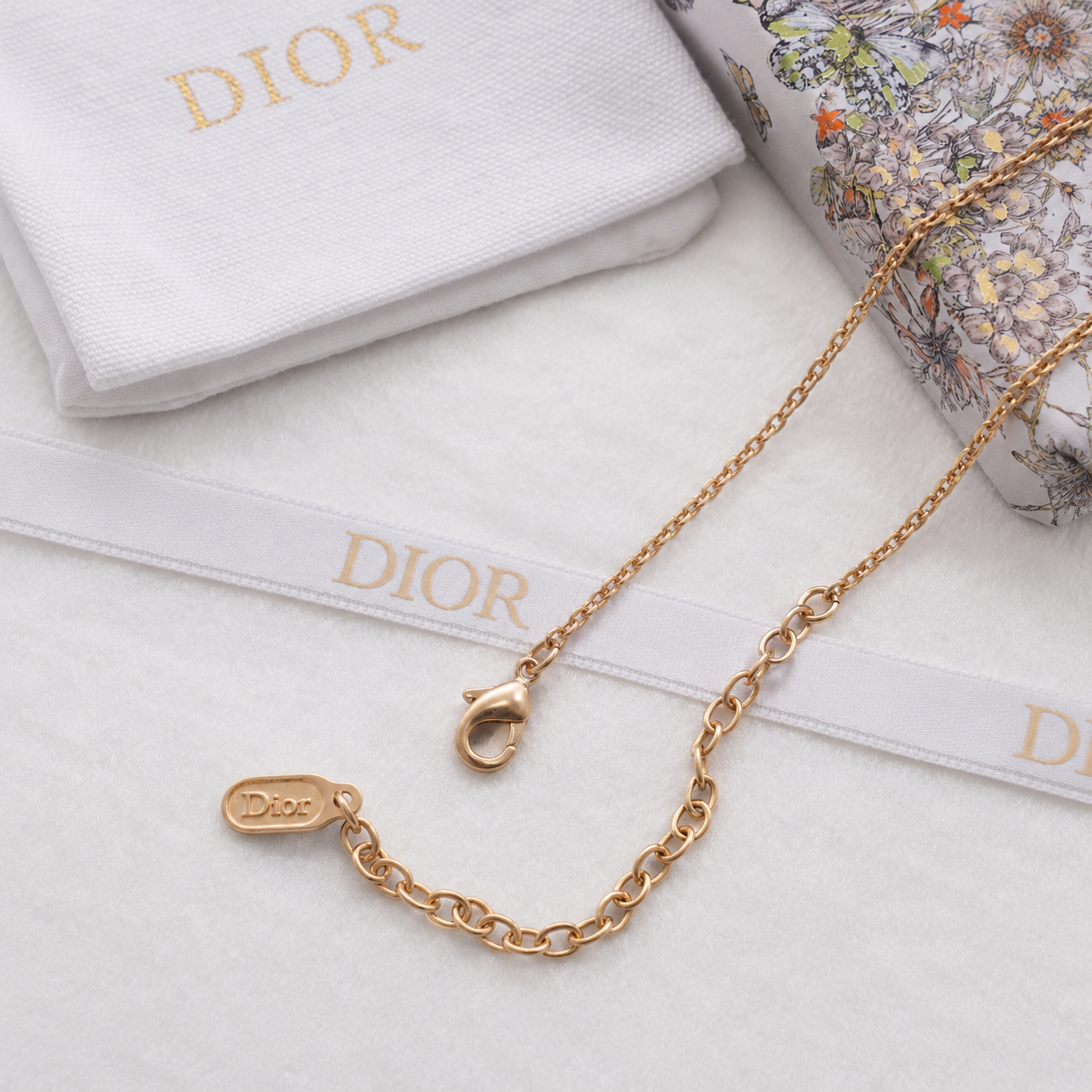 Dior – Daisy Necklace