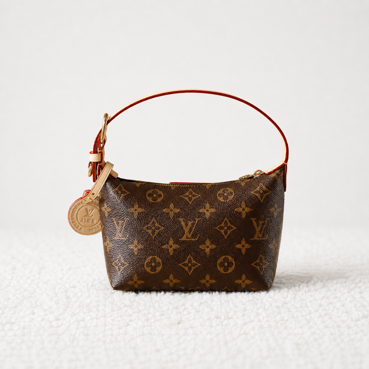 Louis Vuitton – Pochette Hills
