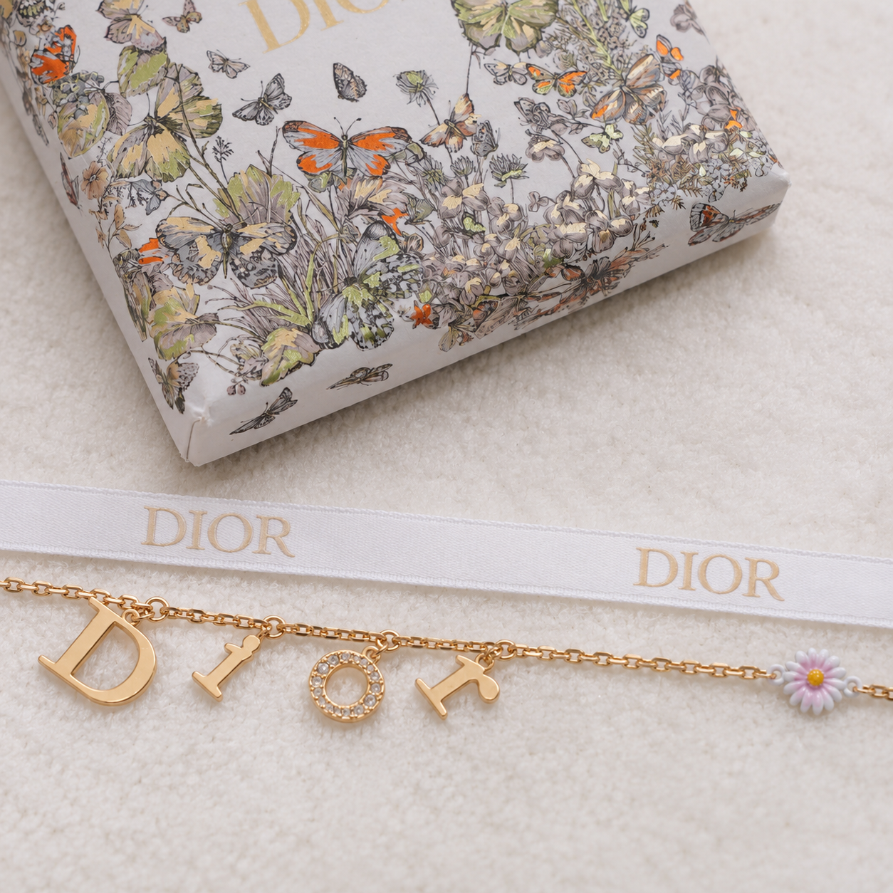 Dior – Daisy Necklace